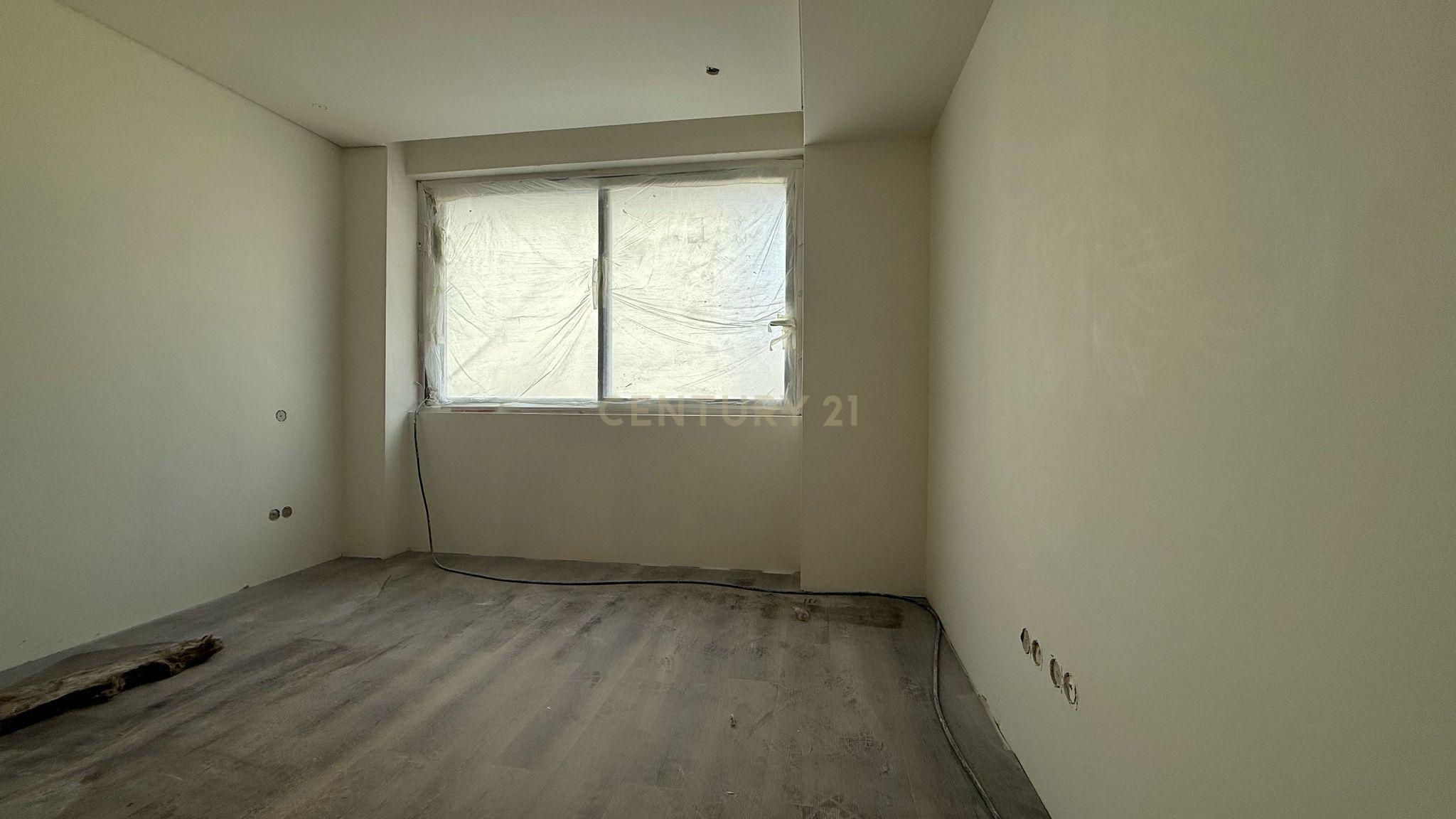 Apartamento T2 totalmente remodelado com varanda- 1º andar - Image 3